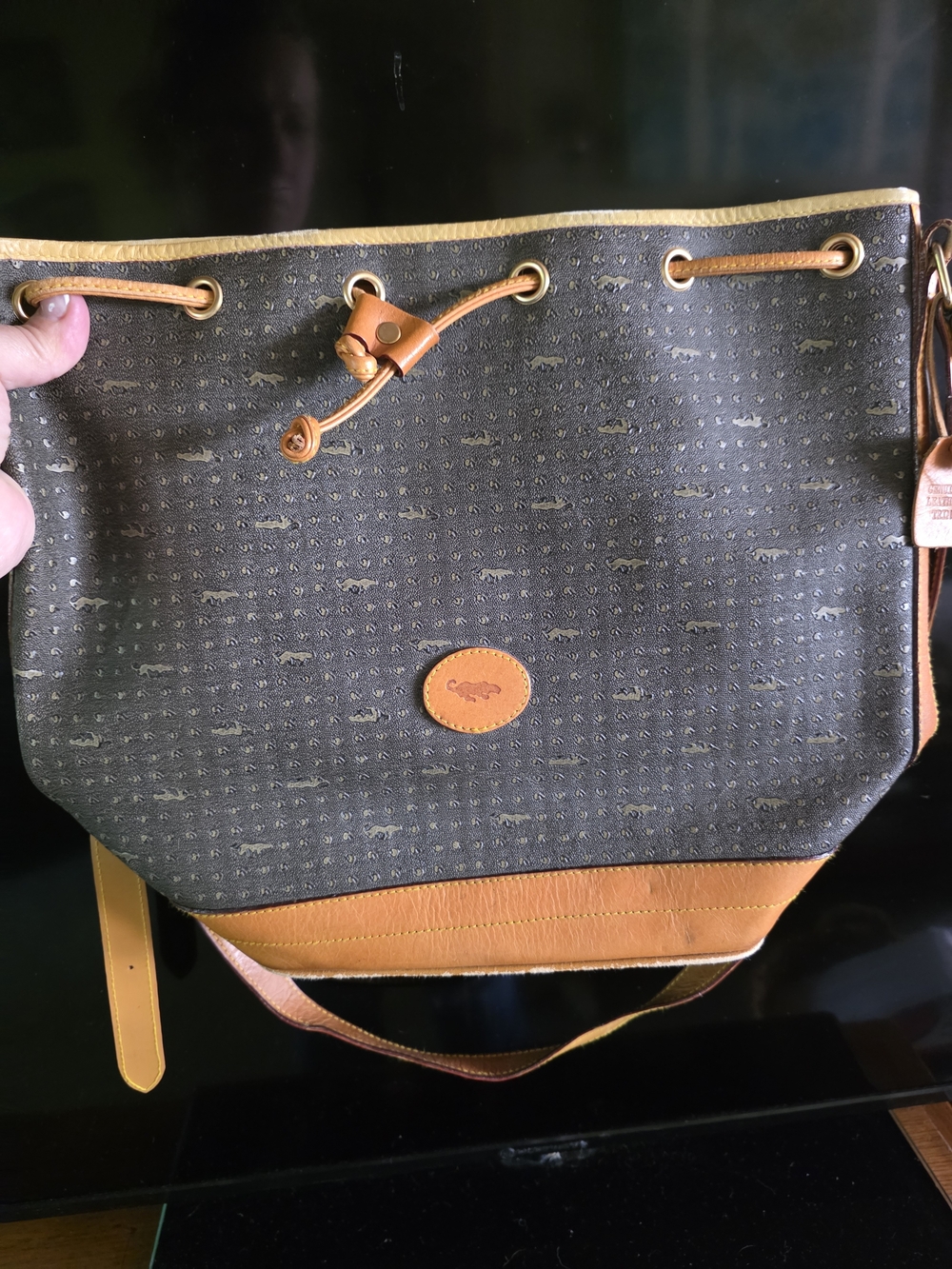 Vintage Black/tan Leather Bucket Shoulder Bag
